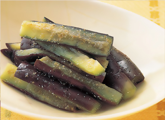 白だしを混ぜるだけ♪レンジで簡単*なすのごま和え