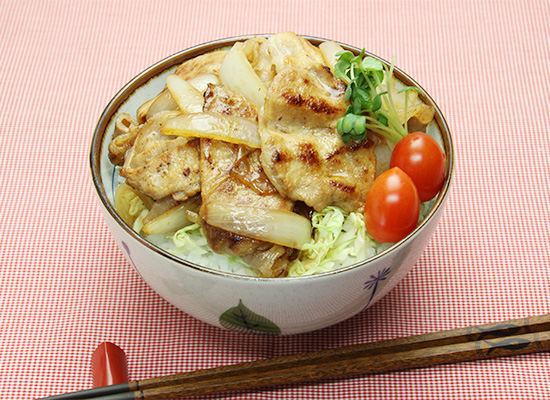 新玉ねぎと豚の生姜焼き丼