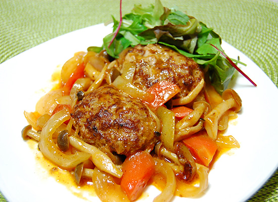 お子様大喜び♪もち入りハンバーグのトマト煮込み