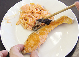 香ばし鮭ときのこの混ぜご飯：手順0